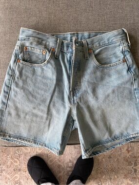 Levi's 501 Jean shorts mid thigh 
Size 29